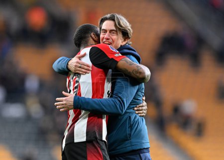 Photo for Ivan Toney of Brentford and Thomas Frank manager of Brentford celebrates the full time result, during the Premier League match Wolverhampton Wanderers vs Brentford at Molineux, Wolverhampton, United Kingdom, 10th February 202 - Royalty Free Image