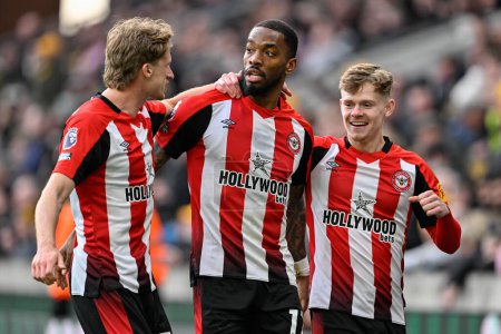 Photo for Ivan Toney of Brentford celebrates his goal to make it 0-2 Brentford, during the Premier League match Wolverhampton Wanderers vs Brentford at Molineux, Wolverhampton, United Kingdom, 10th February 202 - Royalty Free Image