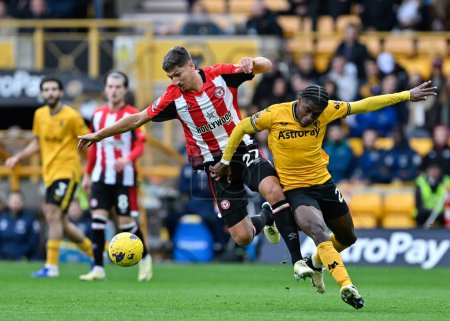 Photo for Vitaly Janelt of Brentford and Jean-Ricner Bellegarde of Wolverhampton Wanderers battle for the ball, during the Premier League match Wolverhampton Wanderers vs Brentford at Molineux, Wolverhampton, United Kingdom, 10th February 202 - Royalty Free Image