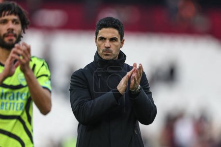 Photo for Mikel Arteta manager of Arsenal applauds the travelling fans after arsenal win 0-6 during the Premier League match West Ham United vs Arsenal at London Stadium, London, United Kingdom, 11th February 202 - Royalty Free Image