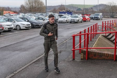 Téléchargez les photos : Corey O'Keeffe de Barnsley arrive pendant le Sky Bet League 1 match Barnsley vs Leyton Orient à Oakwell, Barnsley, Royaume-Uni, 10 Février 202 - en image libre de droit