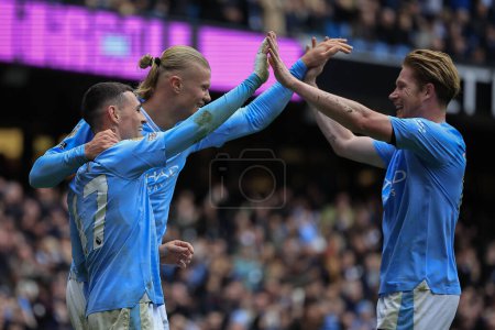Photo for Erling Haaland of Manchester City celebrates scoring to make it 2-0 during the Premier League match Manchester City vs Everton at Etihad Stadium, Manchester, United Kingdom, 10th February 202 - Royalty Free Image