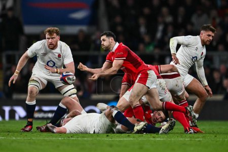 Photo for Tomos Williams of Wales passes the ball away from the ruck during the 2024 Guinness 6 Nations match England vs Wales at Twickenham Stadium, Twickenham, United Kingdom, 10th February 202 - Royalty Free Image