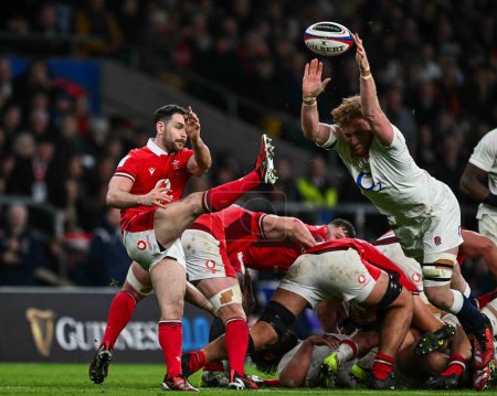 Photo for Ollie Chessum of England charges down Tomos Williams of Wales box kick during the 2024 Guinness 6 Nations match England vs Wales at Twickenham Stadium, Twickenham, United Kingdom, 10th February 202 - Royalty Free Image