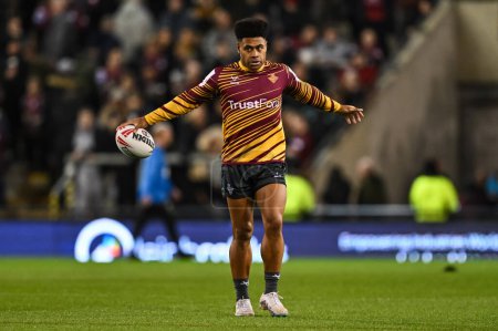 Photo for Kevin Naiqama of Huddersfield Giants during pre match warm up ahead of the Betfred Super League Round 1 match Leigh Leopards vs Huddersfield Giants at Leigh Sports Village, Leigh, United Kingdom, 16th February 202 - Royalty Free Image
