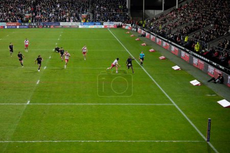 Photo for Iliess Macani of London Broncos chips the ball through as the Broncos make a break during the Betfred Super League Round 1 match St Helens vs London Broncos at Totally Wicked Stadium, St Helens, United Kingdom, 16th February 202 - Royalty Free Image