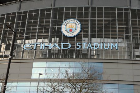 Foto de Vista exterior del estadio antes del partido de la Premier League Manchester City vs Chelsea en Etihad Stadium, Manchester, Reino Unido, 17 de febrero 202 - Imagen libre de derechos