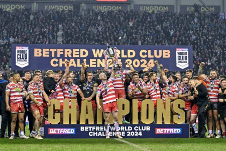 Photo for Wigan Warriors lift the World Club Challenge trophy, during the 2024 World Club Challenge match Wigan Warriors vs Penrith Panthers at DW Stadium, Wigan, United Kingdom, 24th February 202 - Royalty Free Image