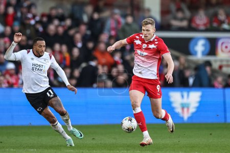 Photo for Sam Cosgrove of Barnsley breaks with the ball during the Sky Bet League 1 match Barnsley vs Derby County at Oakwell, Barnsley, United Kingdom, 24th February 202 - Royalty Free Image