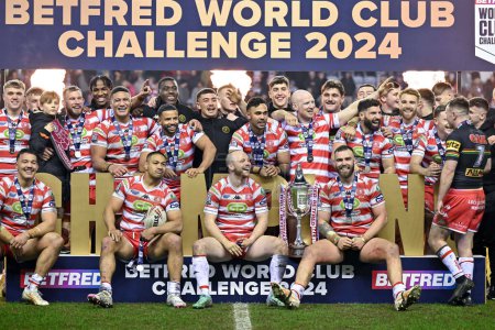 Photo for Wigan Warriors celebrates their World Club Challenge victory, during the 2024 World Club Challenge match Wigan Warriors vs Penrith Panthers at DW Stadium, Wigan, United Kingdom, 24th February 202 - Royalty Free Image