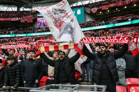 Photo for Liverpool fans sing You'll Never Walk Alone as they hold their scarfs above their heads during the Carabao Cup Final match Chelsea vs Liverpool at Wembley Stadium, London, United Kingdom, 25th February 202 - Royalty Free Image