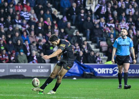 Photo for Nathan Cleary strikes his conversions to make it 10-12 Penrith Panthers, during the 2024 World Club Challenge match Wigan Warriors vs Penrith Panthers at DW Stadium, Wigan, United Kingdom, 24th February 202 - Royalty Free Image