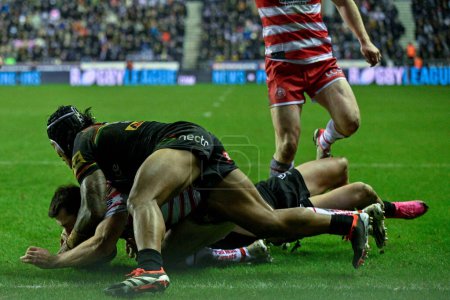 Photo for Jake Wardle of Wigan Warriors goes over for a try to make it 14-12 Wigan, during the 2024 World Club Challenge match Wigan Warriors vs Penrith Panthers at DW Stadium, Wigan, United Kingdom, 24th February 202 - Royalty Free Image