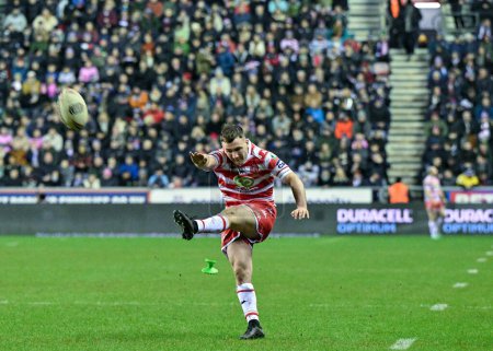Photo for Harry Smith of Wigan Warriors converts his conversions to make it 16-12 Wigan, during the 2024 World Club Challenge match Wigan Warriors vs Penrith Panthers at DW Stadium, Wigan, United Kingdom, 24th February 202 - Royalty Free Image