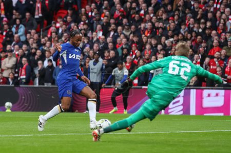 Photo for Raheem Sterling of Chelsea scores past Caoimhin Kelleher of Liverpool but VAR rules it offside during the Carabao Cup Final match Chelsea vs Liverpool at Wembley Stadium, London, United Kingdom, 25th February 202 - Royalty Free Image
