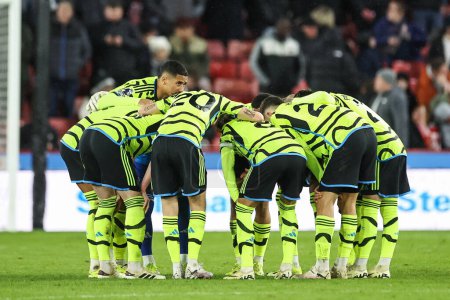 Photo for Arsenal in a team huddle before the start of the second half during the Premier League match Sheffield United vs Arsenal at Bramall Lane, Sheffield, United Kingdom, 4th March 202 - Royalty Free Image