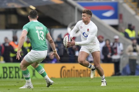 Photo for Henry Slade of England runs with the ball during the 2024 Guinness 6 Nations match England vs Ireland at Twickenham Stadium, Twickenham, United Kingdom, 9th March 202 - Royalty Free Image