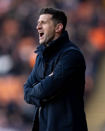 Photo for Callum Lang Manager of Portsmouth during the Sky Bet League 1 match Blackpool vs Portsmouth at Bloomfield Road, Blackpool, United Kingdom, 9th March 202 - Royalty Free Image