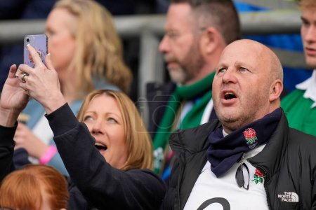 Photo for England fans sing the national anthem before the 2024 Guinness 6 Nations match England vs Ireland at Twickenham Stadium, Twickenham, United Kingdom, 9th March 202 - Royalty Free Image