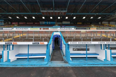 Téléchargez les photos : The tunnel and dugouts at Brunton Park during the Sky Bet League 1 match Carlisle United vs Barnsley at Brunton Park, Carlisle, Royaume-Uni, 12 mars 202 - en image libre de droit