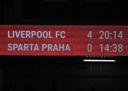 Foto de El marcador muestra el marcador 4-0, durante el partido de la UEFA Europa League Liverpool vs Sparta Prague en Anfield, Liverpool, Reino Unido, 14 de marzo 202 - Imagen libre de derechos