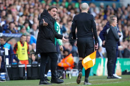 Photo for Daniel Farke manager of Leeds United complains to the linesman during the Sky Bet Championship match Leeds United vs Millwall at Elland Road, Leeds, United Kingdom, 17th March 202 - Royalty Free Image