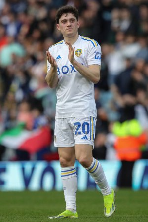 Photo for Daniel James of Leeds United claps his hands and applauds the supporters at full-time after the Sky Bet Championship match Leeds United vs Millwall at Elland Road, Leeds, United Kingdom, 17th March 202 - Royalty Free Image