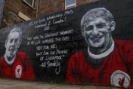 Téléchargez les photos : Une murale pour l'ancien joueur de Liverpool Bill Shankly sur un côté d'une maison avant le match de l'UEFA Europa League Liverpool vs Sparta Prague à Anfield, Liverpool, Royaume-Uni, 14 Mars 202 - en image libre de droit
