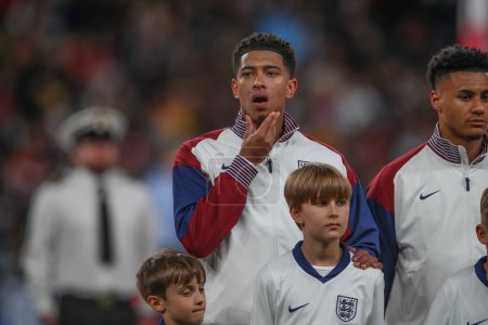 Foto de Jude Bellingham de Inglaterra durante el himno nacional antes del partido amistoso internacional Inglaterra vs Brasil en el estadio Wembley, Londres, Reino Unido, 23 de marzo 202 - Imagen libre de derechos
