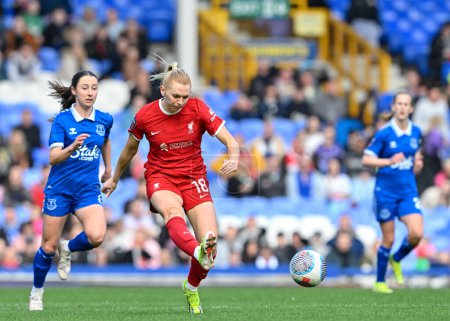 Photo for Ceri Holland of Liverpool Women passes the ball, during The FA Women's Super League match Everton Women vs Liverpool Women at Goodison Park, Liverpool, United Kingdom, 24th March 202 - Royalty Free Image