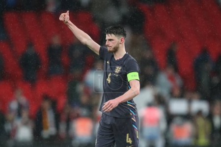 Photo for Declan Rice of England gives fans the thumbs up during the International Friendly match England vs Belgium at Wembley Stadium, London, United Kingdom, 26th March 202 - Royalty Free Image