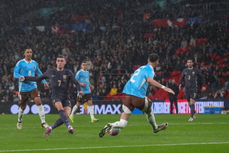 Foto de Phil Foden de Inglaterra dispara en el gol durante el partido amistoso internacional Inglaterra vs Bélgica en el estadio Wembley, Londres, Reino Unido, 26 de marzo 202 - Imagen libre de derechos