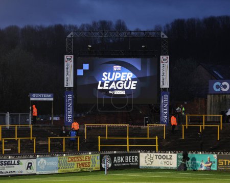 Téléchargez les photos : Le grand écran LCD Super League pour Sky Sports lors du Betfred Super League Round 6 match Castleford Tigers vs Leeds Rhinos à The Mend-A-Hose Jungle, Castleford, Royaume-Uni, 28 Mars 202 - en image libre de droit