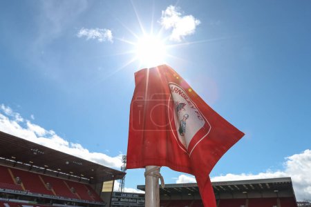 Photo for The sun bursts over a corner flag during the Sky Bet League 1 match Barnsley vs Cambridge United at Oakwell, Barnsley, United Kingdom, 29th March 202 - Royalty Free Image