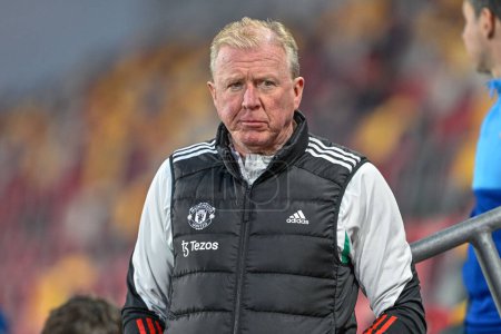 Photo for Steve McClaren assistant manager for Manchester United during the Premier League match Brentford vs Manchester United at The Gtech Community Stadium, London, United Kingdom, 30th March 202 - Royalty Free Image