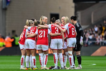Photo for Arsenal players form a huddle ahead of the FA Women's League Cup Final match Arsenal Women vs Chelsea FC Women at Molineux, Wolverhampton, United Kingdom, 31st March 202 - Royalty Free Image