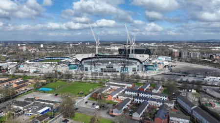 Foto de Vista aérea del estadio Etihad antes del partido de la Premier League Manchester City vs Arsenal en el estadio Etihad, Manchester, Reino Unido, 31 de marzo 202 - Imagen libre de derechos