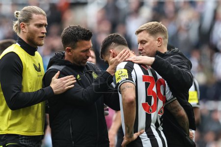 Photo for Eddie Howe manager of Newcastle United consoles Bruno Guimares of Newcastle United during the Premier League match Newcastle United vs West Ham United at St. James's Park, Newcastle, United Kingdom, 30th March 2024 - Royalty Free Image