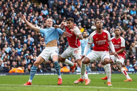 Photo for Erling Haaland of Manchester City and Jakub Kiwior of Arsenal battle for position during the Premier League match Manchester City vs Arsenal at Etihad Stadium, Manchester, United Kingdom, 31st March 202 - Royalty Free Image