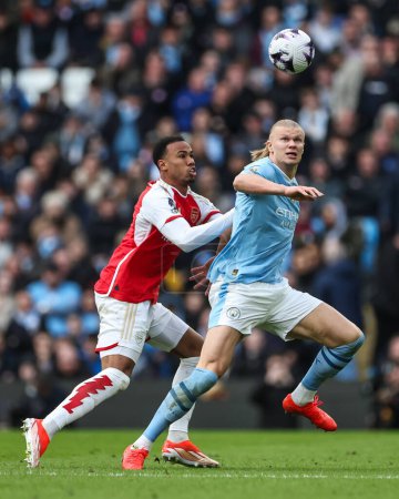 Photo for Gabriel of Arsenal and Erling Haaland of Manchester City battle for the ball during the Premier League match Manchester City vs Arsenal at Etihad Stadium, Manchester, United Kingdom, 31st March 202 - Royalty Free Image
