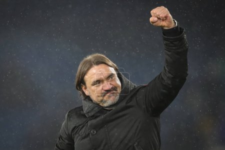 Photo for Daniel Farke manager of Leeds United salutes the supporters at full-time after the Sky Bet Championship match Leeds United vs Hull City at Elland Road, Leeds, United Kingdom, 1st April 2024 - Royalty Free Image
