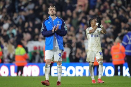 Photo for Patrick Bamford of Leeds United claps his hands and applauds the supporters at full-time after the Sky Bet Championship match Leeds United vs Hull City at Elland Road, Leeds, United Kingdom, 1st April 202 - Royalty Free Image