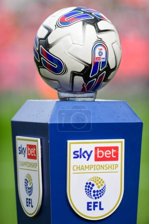 Téléchargez les photos : Match Ball pendant le Sky Bet Championship match Stoke City vs Huddersfield Town au Bet365 Stadium, Stoke-on-Trent, Royaume-Uni, 1er avril 202 - en image libre de droit