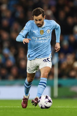 Photo for Bernardo Silva of Manchester City makes a break with the ball during the Premier League match Manchester City vs Aston Villa at Etihad Stadium, Manchester, United Kingdom, 3rd April 202 - Royalty Free Image
