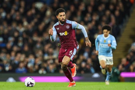 Photo for Douglas Luiz of Aston Villa makes a break with the ball during the Premier League match Manchester City vs Aston Villa at Etihad Stadium, Manchester, United Kingdom, 3rd April 202 - Royalty Free Image