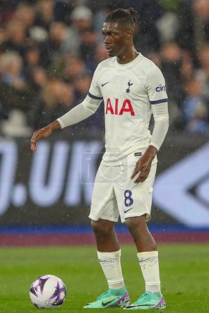 Téléchargez les photos : Yves Bissouma de Tottenham Hotspur lors du match de Premier League West Ham United vs Tottenham Hotspur au London Stadium, Londres, Royaume-Uni, 2 avril 202 - en image libre de droit