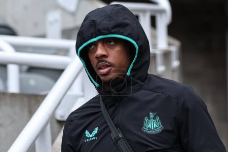 Photo for Joe Willock of Newcastle United arrives during the Premier League match Newcastle United vs Everton at St. James's Park, Newcastle, United Kingdom, 2nd April 202 - Royalty Free Image