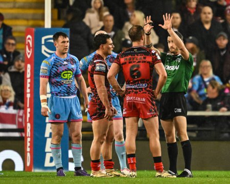 Photo for Referee Jack Smith gives a yellow card to Matt Moylan of Leigh Leopards during the Betfred Super League Round 7 match Leigh Leopards vs Wigan Warriors at Leigh Sports Village, Leigh, United Kingdom, 4th April 202 - Royalty Free Image