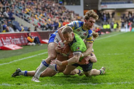 Photo for Matt Dufty of Warrington Wolves goes over for a tryduring the Betfred Super League Round 7 match Leeds Rhinos vs Warrington Wolves at Headingley Stadium, Leeds, United Kingdom, 5th April 202 - Royalty Free Image