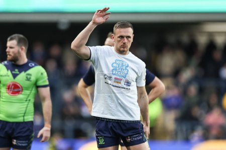 Photo for Ben Currie of Warrington Wolves wearing the Were on the same team T-shirt during the Betfred Super League Round 7 match Leeds Rhinos vs Warrington Wolves at Headingley Stadium, Leeds, United Kingdom, 5th April 2024 - Royalty Free Image